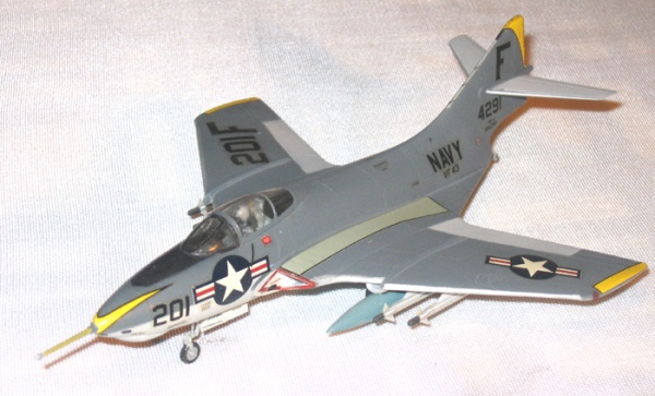  F9F-7 